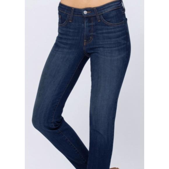 NEW JUDY BLUE handsand relaxed fit jean in dark wash - Picture 3 of 3